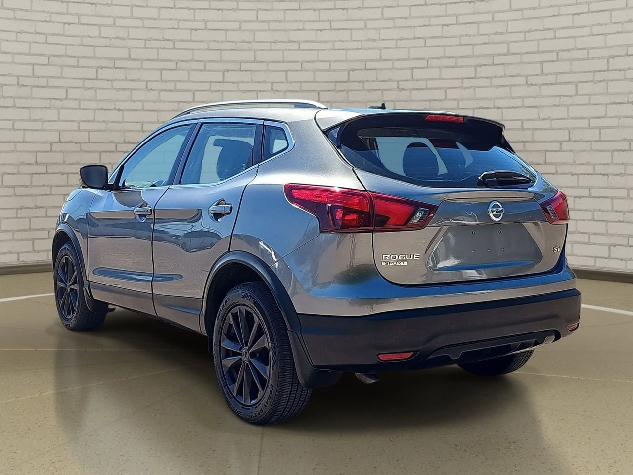 Used 2018 Nissan Rogue Sport SV w/ SV Technology Package image 7