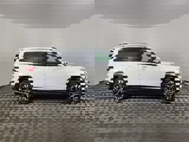 Used 2025 Mercedes-Benz GLB 250 4MATIC image 6