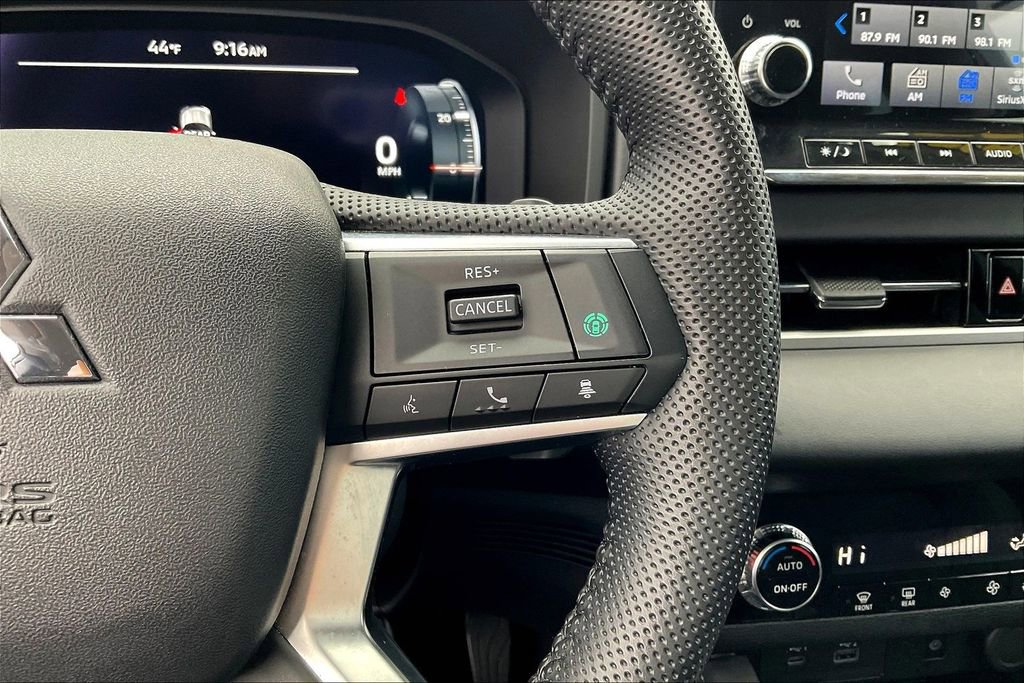 Used 2023 Mitsubishi Outlander SE image 18