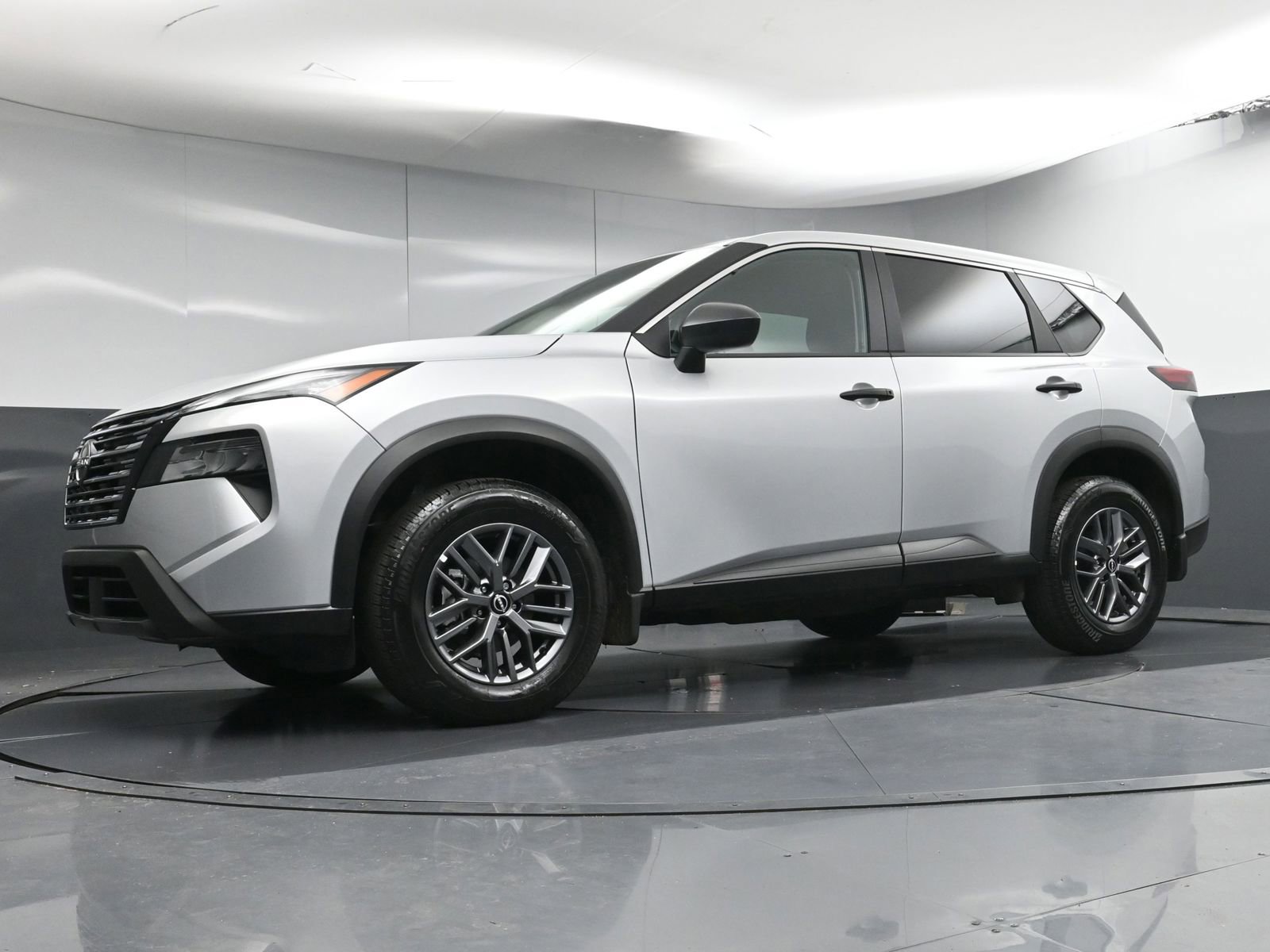 Used 2025 Nissan Rogue S image 19