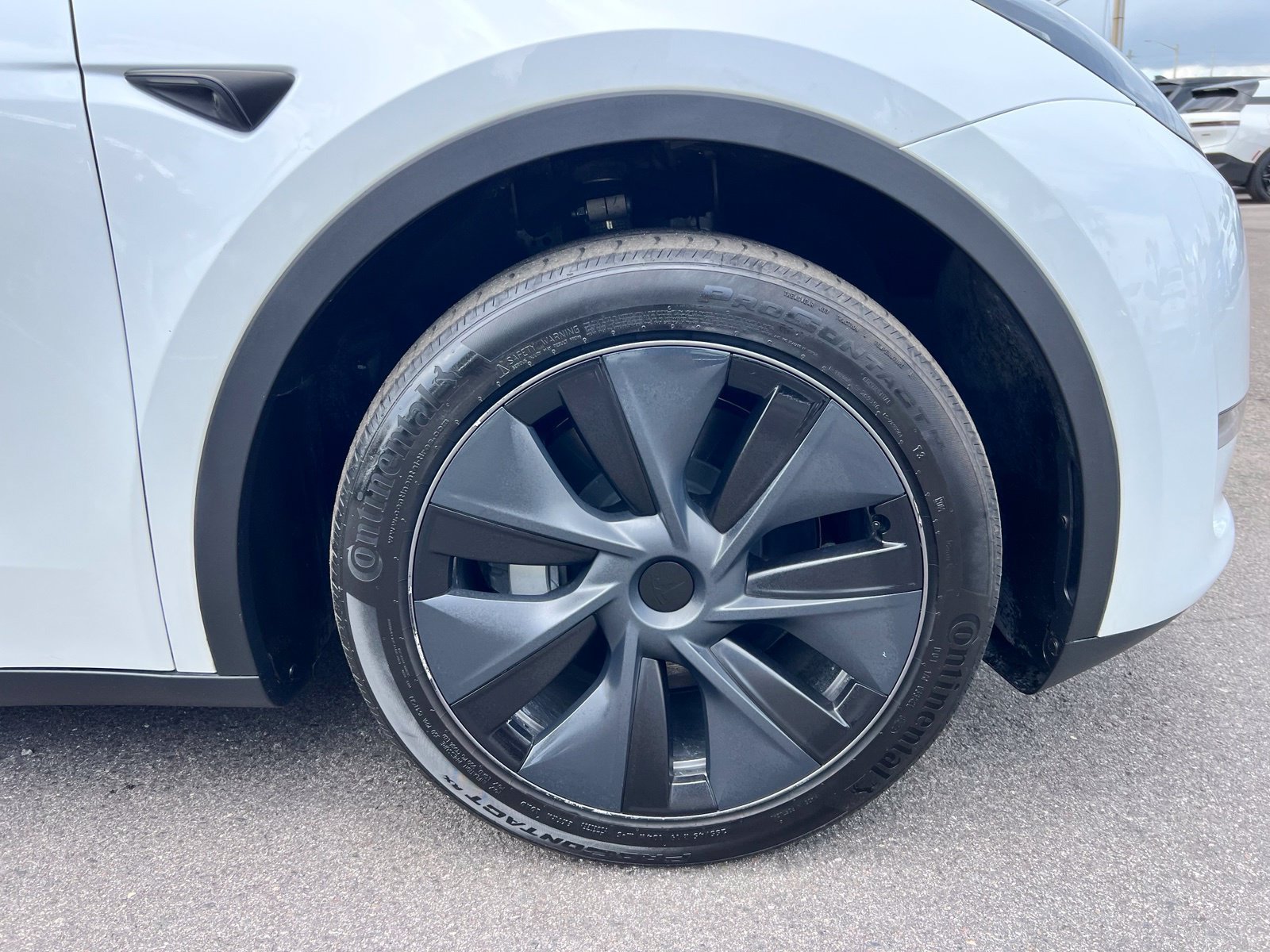 Used 2025 Tesla Model Y Long Range RWD image 12