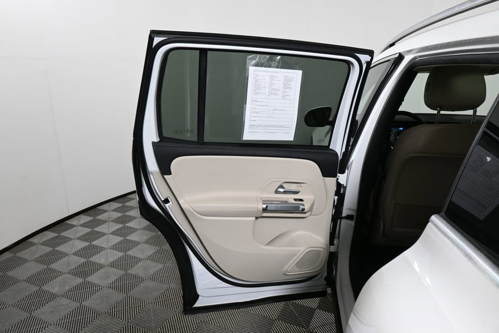 Used 2022 Mercedes-Benz GLB 250 4MATIC image 31