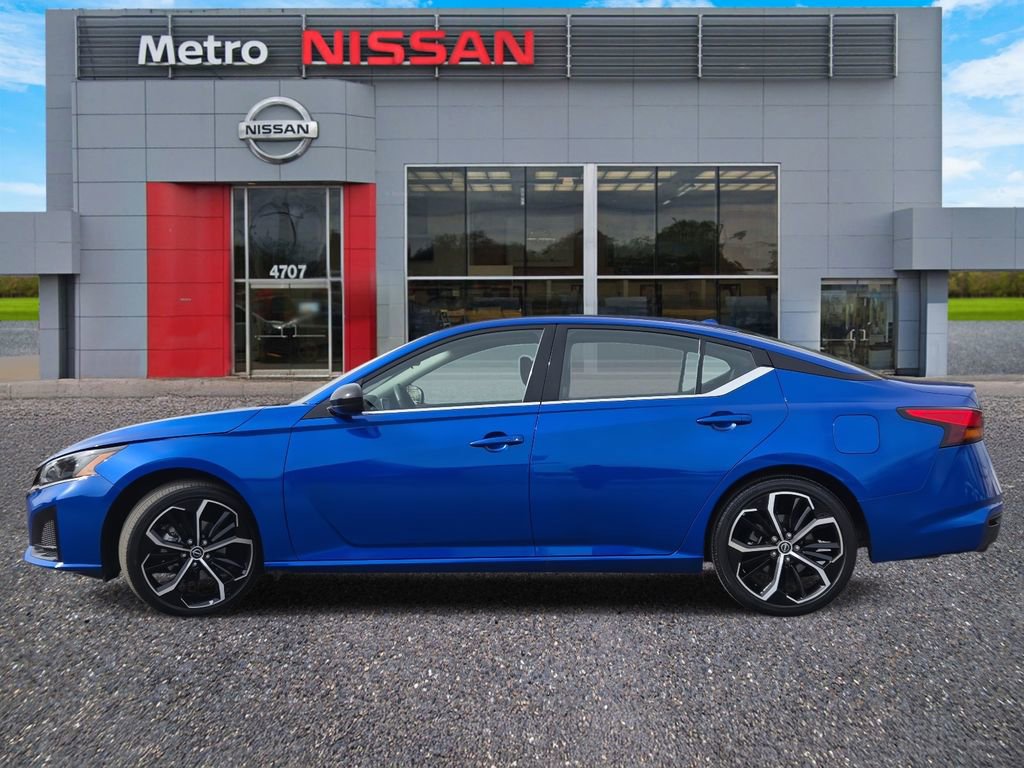 Used 2025 Nissan Altima 2.5 SR image 3