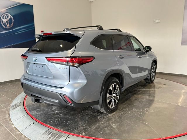 Used 2021 Toyota Highlander XLE AWD/4WD image 6