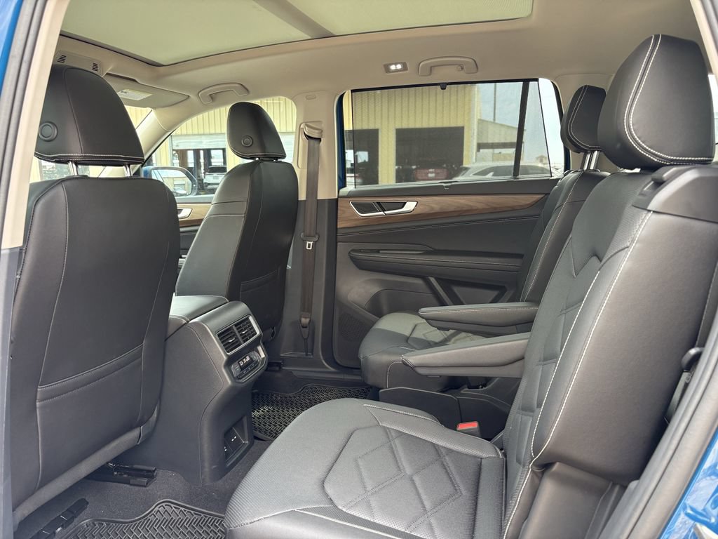 Used 2025 Volkswagen Atlas SE FWD image 23