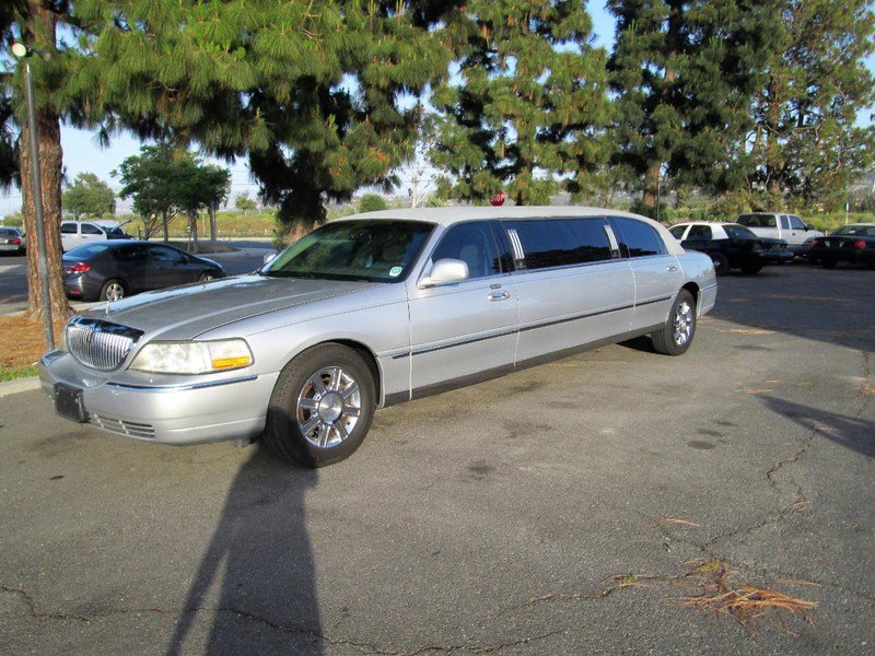 Used 2009 Lincoln Town Car Executive image 17