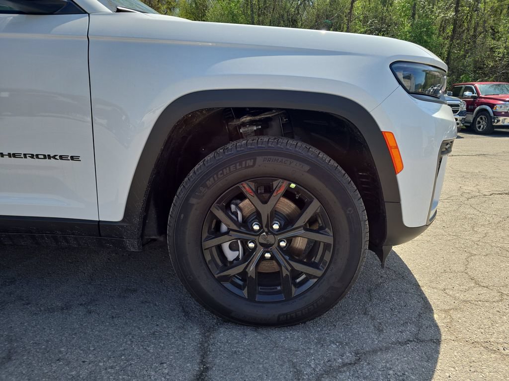 New 2026 Jeep Grand Cherokee Altitude AWD/4WD image 2