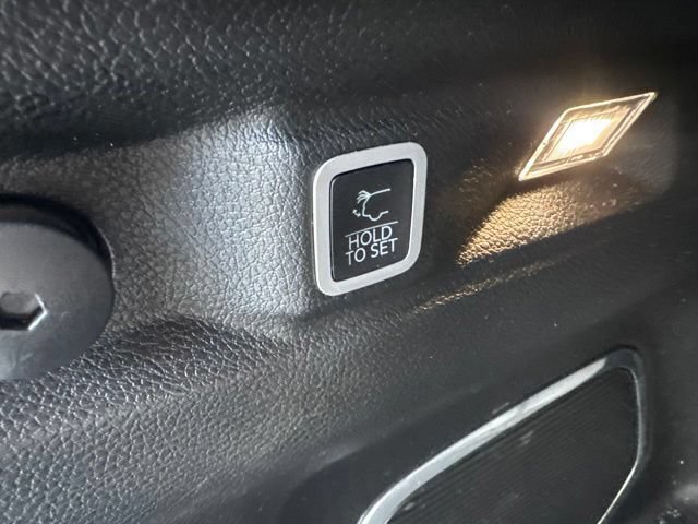 Used 2024 Jeep Grand Cherokee L Limited w/ Luxury Tech Group II RWD image 25