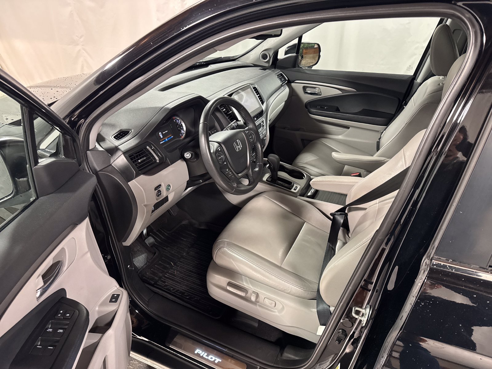 Used 2018 Honda Pilot EX-L image 3
