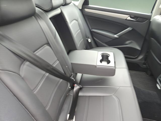 Used 2020 Volkswagen Passat 2.0T SE image 32