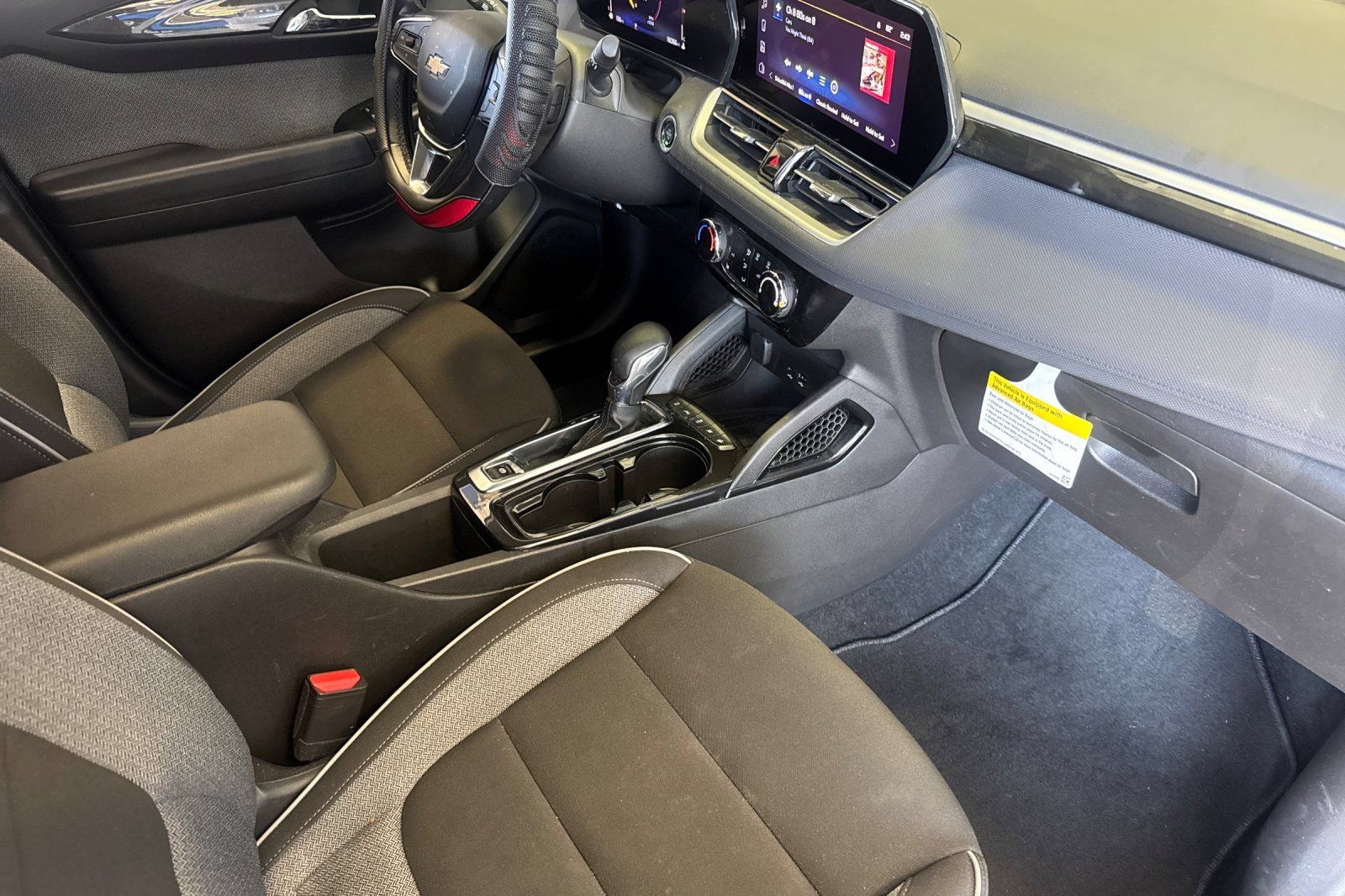 Used 2024 Chevrolet TrailBlazer LT w/ LT Cold Weather Package FWD image 20