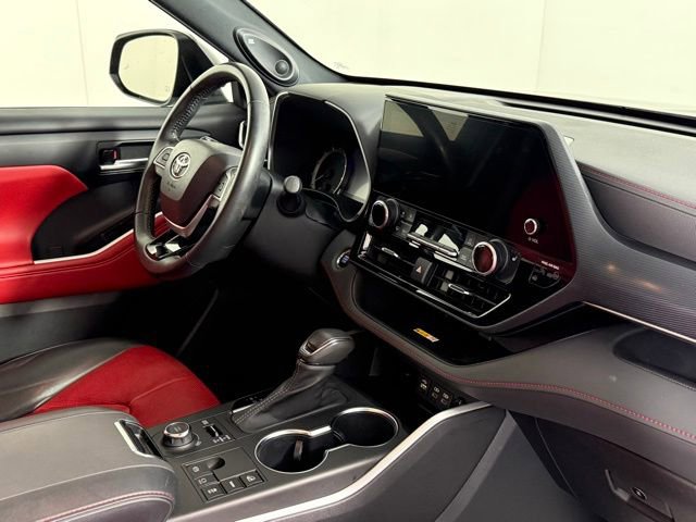 Used 2023 Toyota Highlander XSE image 32