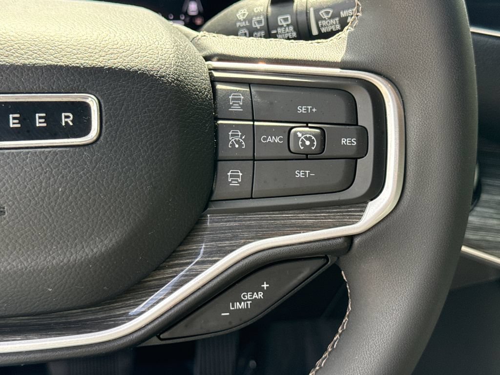Used 2022 Jeep Wagoneer Series II AWD/4WD image 29