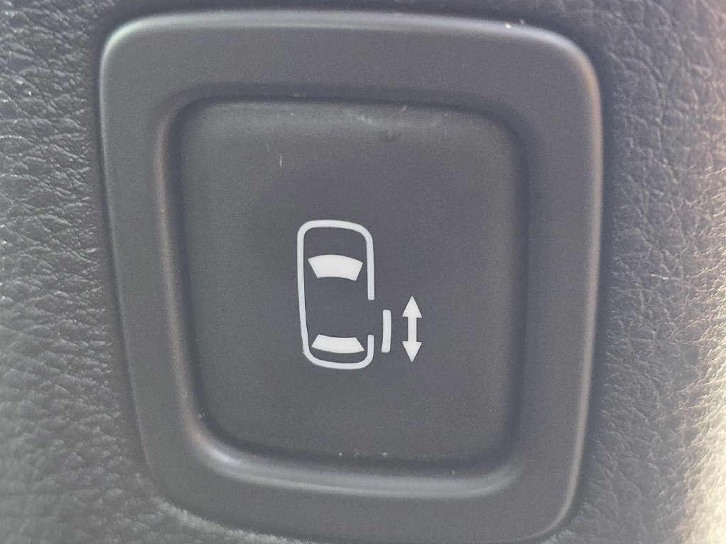 Used 2022 Kia Carnival LX FWD image 24