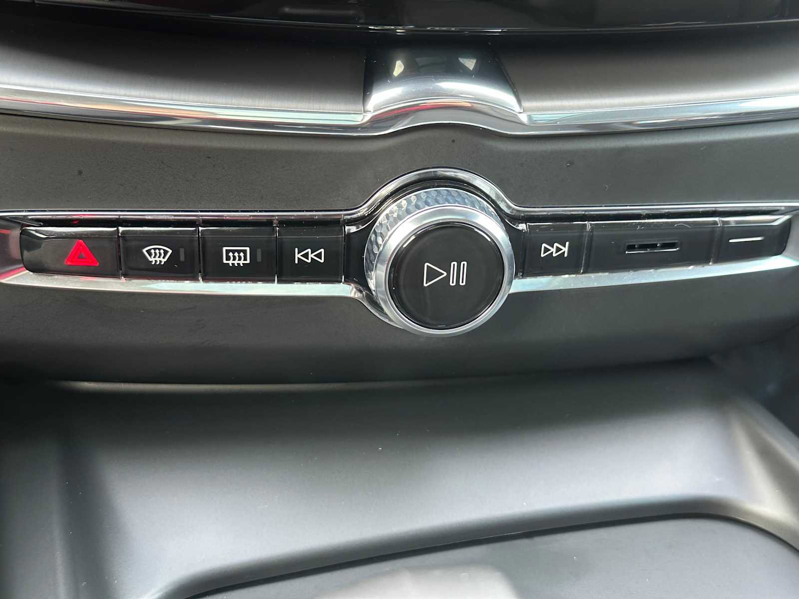 Used 2025 Volvo XC60 B5 Core w/ Climate Package image 29