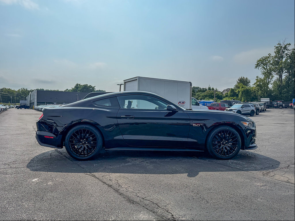 Used 2017 Ford Mustang GT Premium w/ GT Performance Package RWD image 9