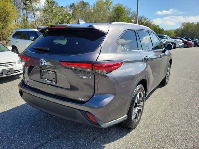 Used 2022 Toyota Highlander XLE image 10