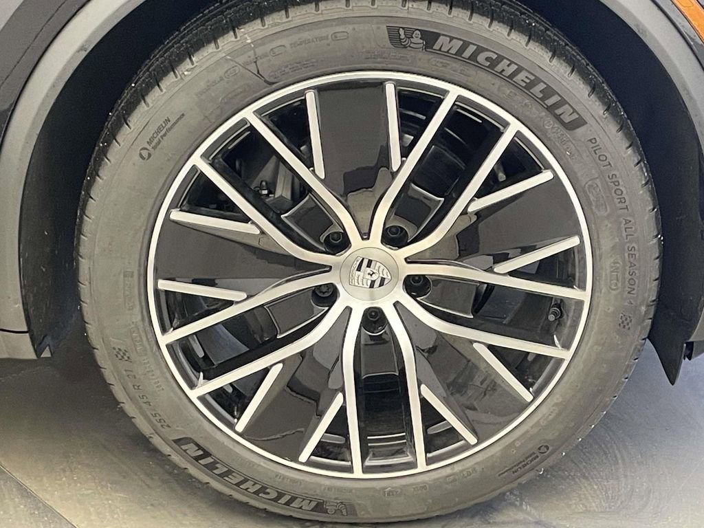 New 2026 Porsche Macan 4 Electric image 14