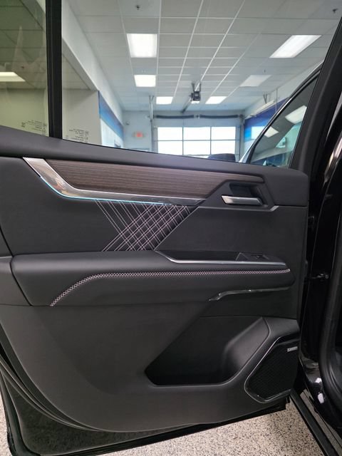 Used 2026 GMC Acadia Denali AWD/4WD image 9
