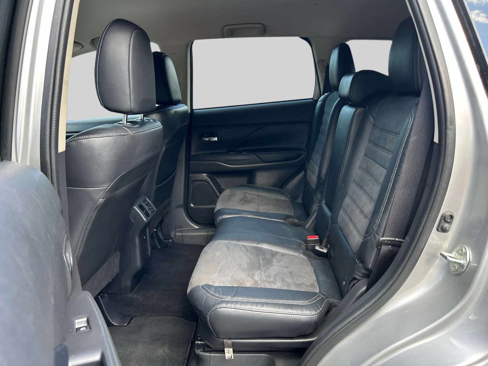 Used 2019 Mitsubishi Outlander SE image 7