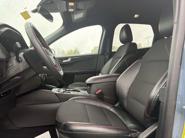 Used 2025 Ford Escape ST-Line Select AWD/4WD image 24