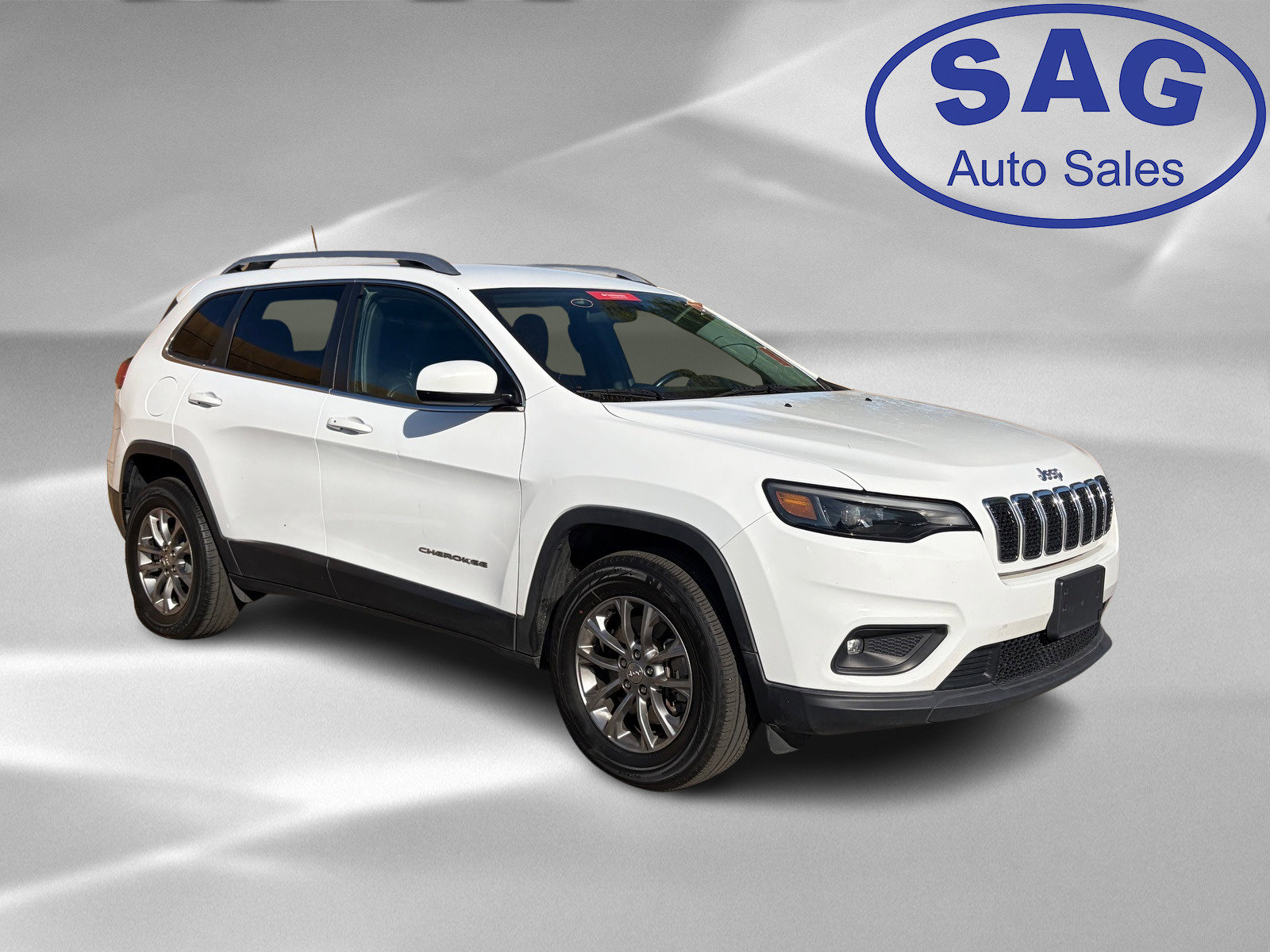 Used 2019 Jeep Cherokee Latitude Plus w/ Cold Weather Group image 2
