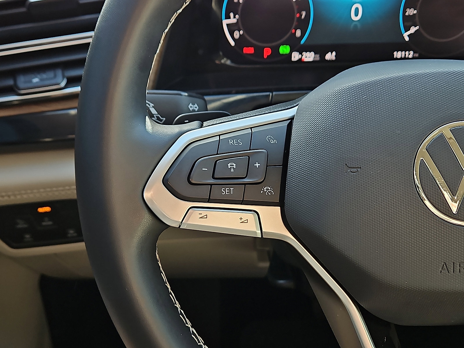 Used 2024 Volkswagen Atlas SE w/ Black Wheel Package image 17