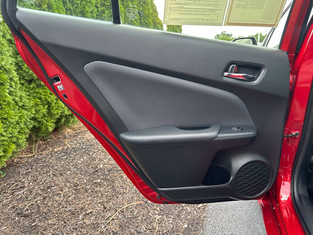 Certified 2021 Toyota Prius L Eco FWD image 9