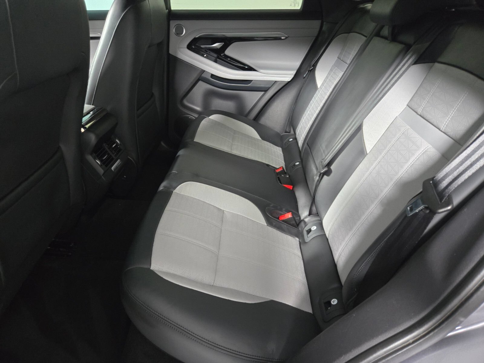 Used 2020 Land Rover Range Rover Evoque R-Dynamic SE AWD/4WD image 11