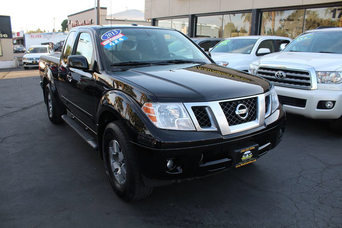 Used 2013 Nissan Frontier PRO-4X AWD/4WD image 9