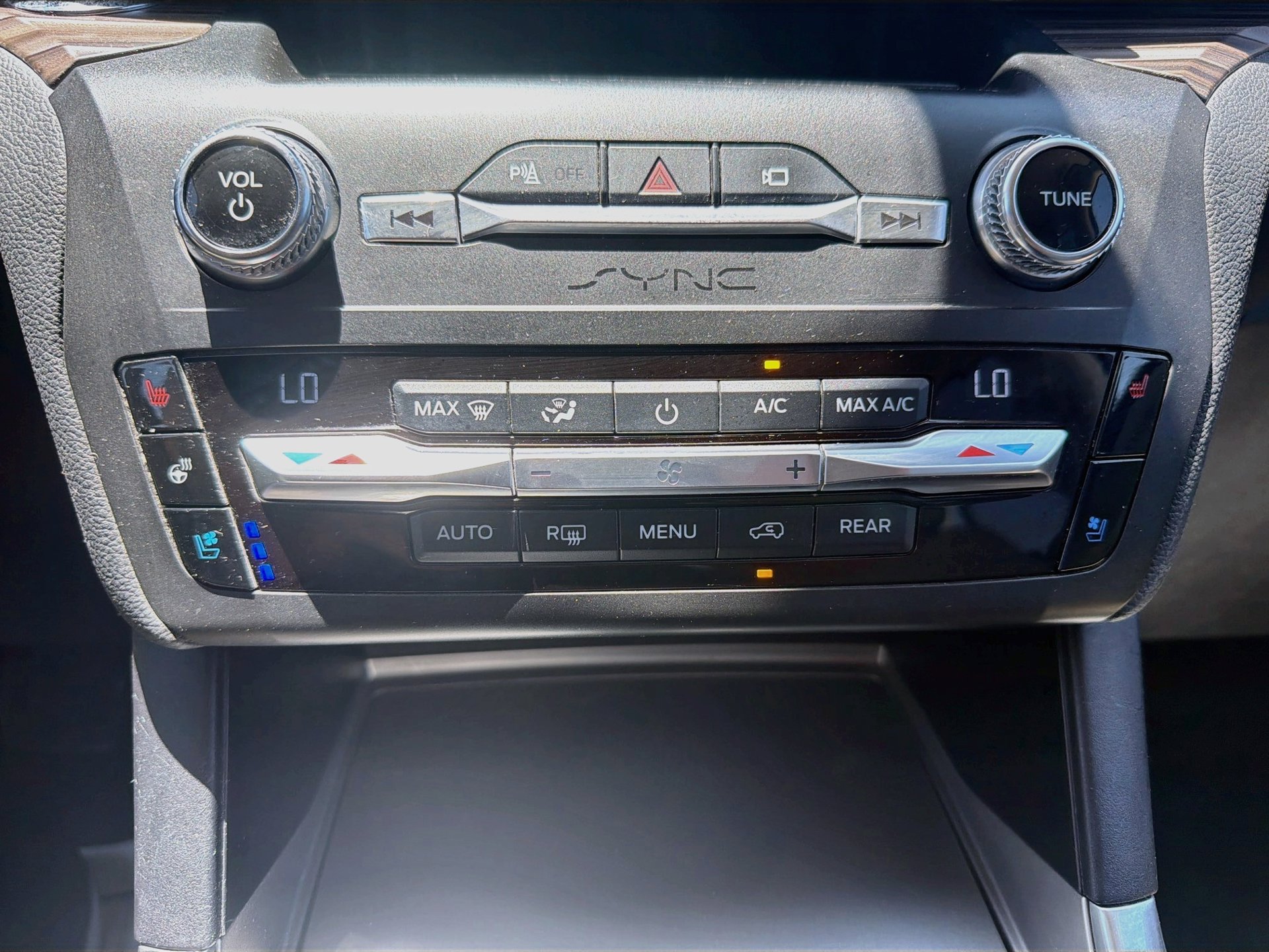 Used 2020 Ford Explorer Limited AWD/4WD image 19