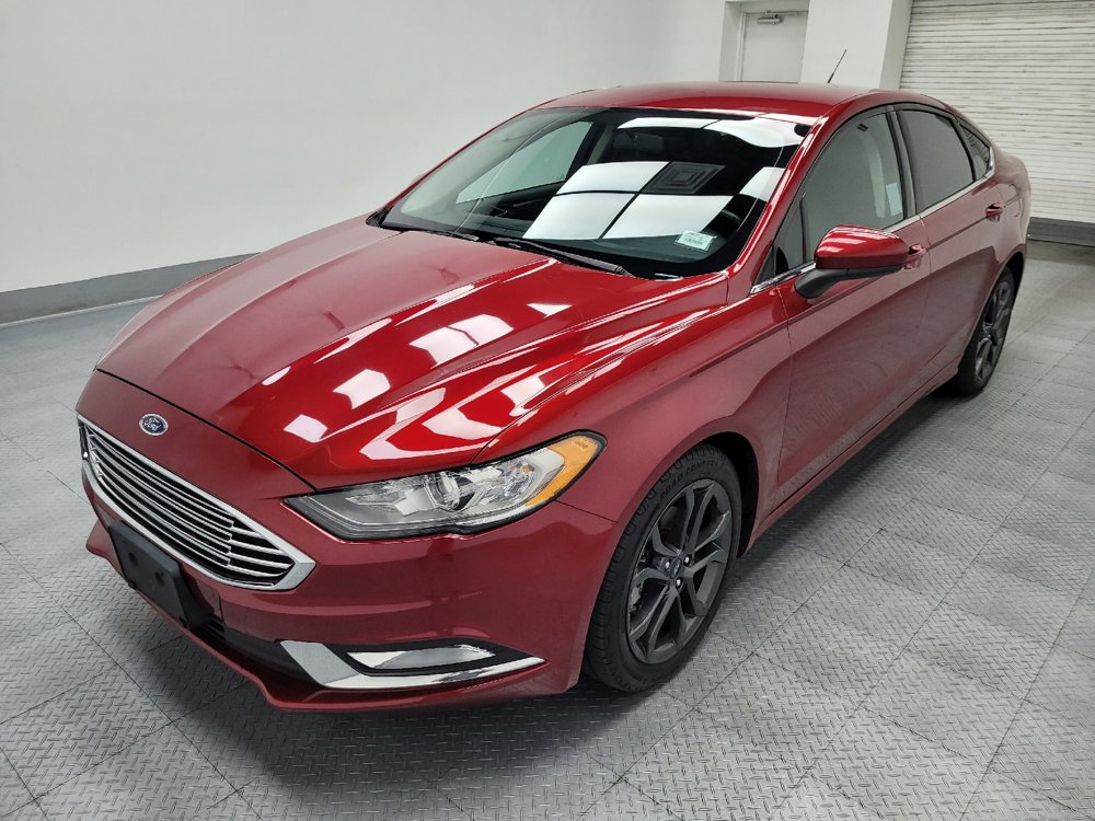 Used 2018 Ford Fusion SE w/ Equipment Group 201A FWD image 2