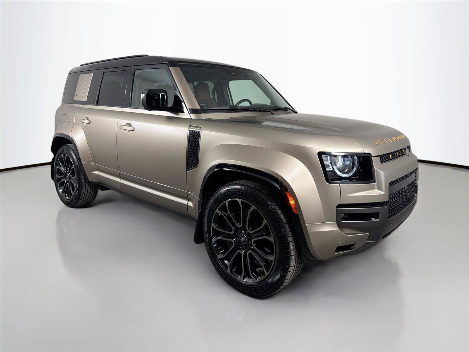 Certified 2025 Land Rover Defender 110 AWD/4WD image 3
