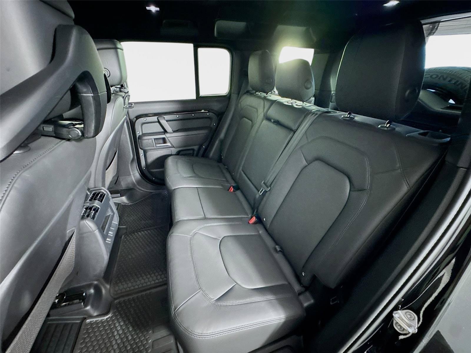 New 2026 Land Rover Defender 110 X-Dynamic SE AWD/4WD image 24