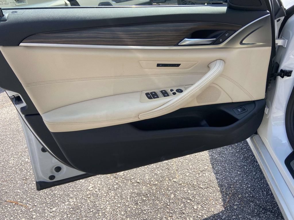 Used 2019 BMW 540i w/ Convenience Package RWD image 11
