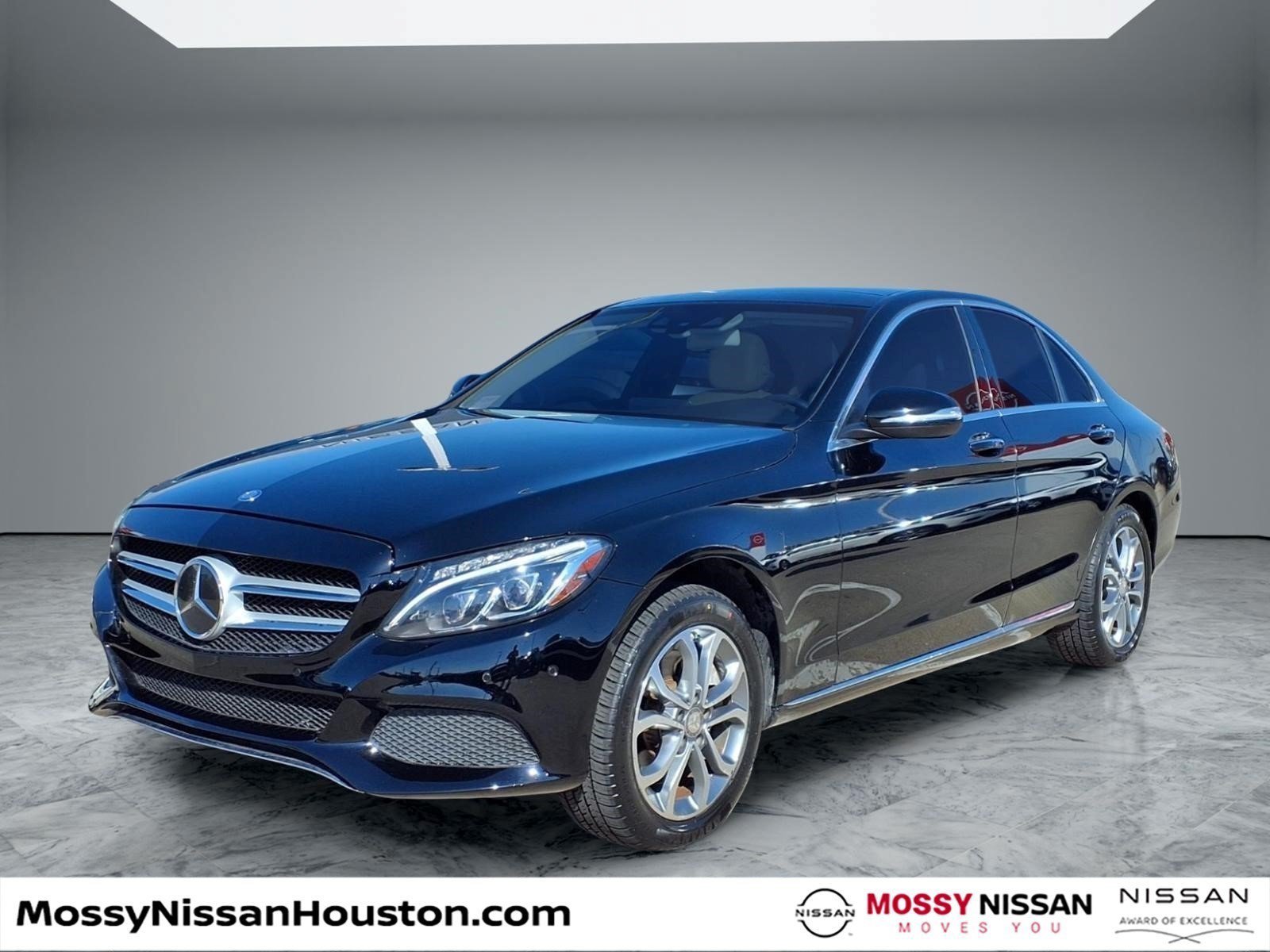 Used 2015 Mercedes-Benz C 300 4MATIC Sedan image 4