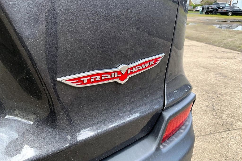 Used 2019 Jeep Cherokee Trailhawk w/ Cold Weather Group AWD/4WD image 33