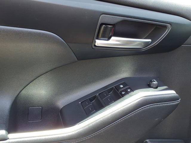 Certified 2024 Toyota Highlander XLE FWD image 9
