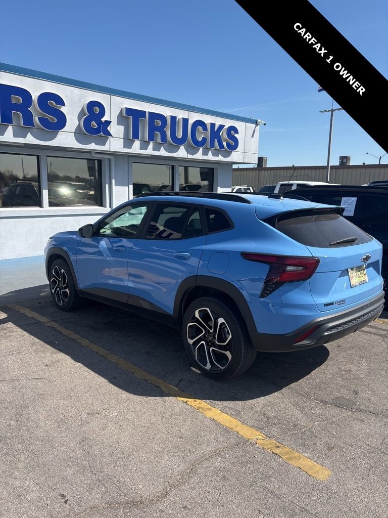 Used 2024 Chevrolet Trax RS w/ Driver Confidence Package image 2