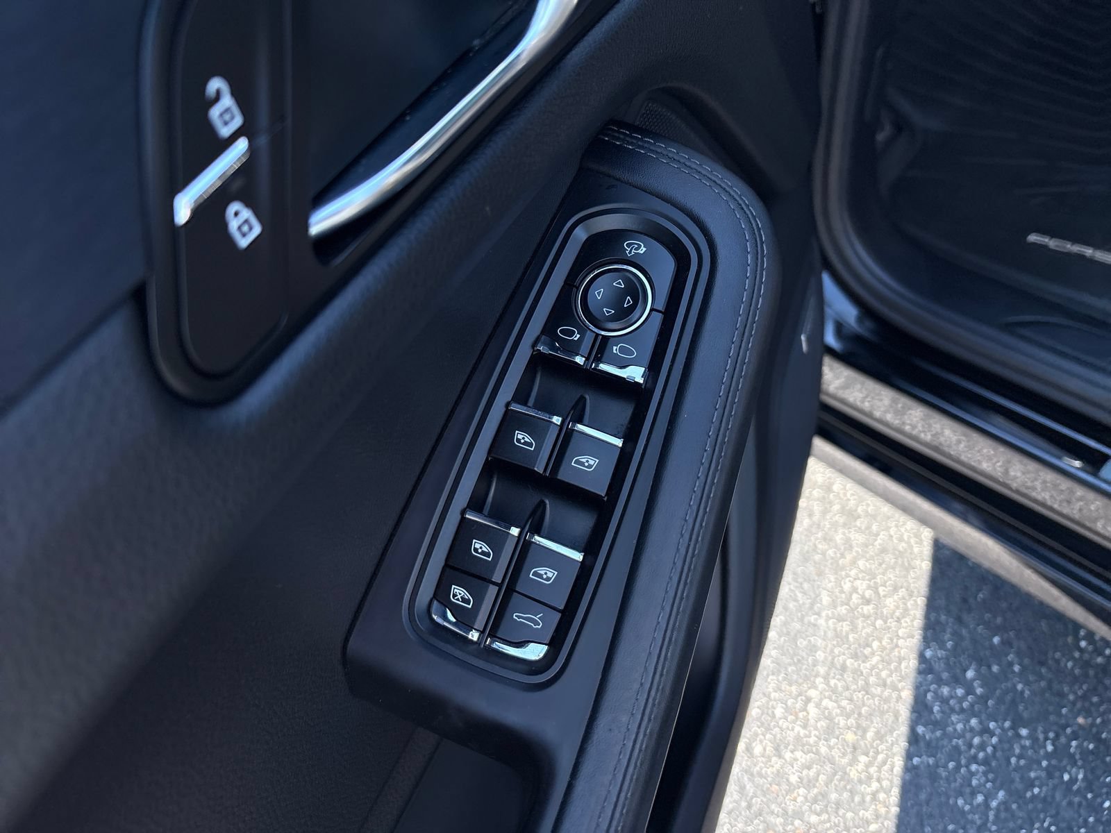Used 2020 Porsche Macan GTS AWD/4WD image 33