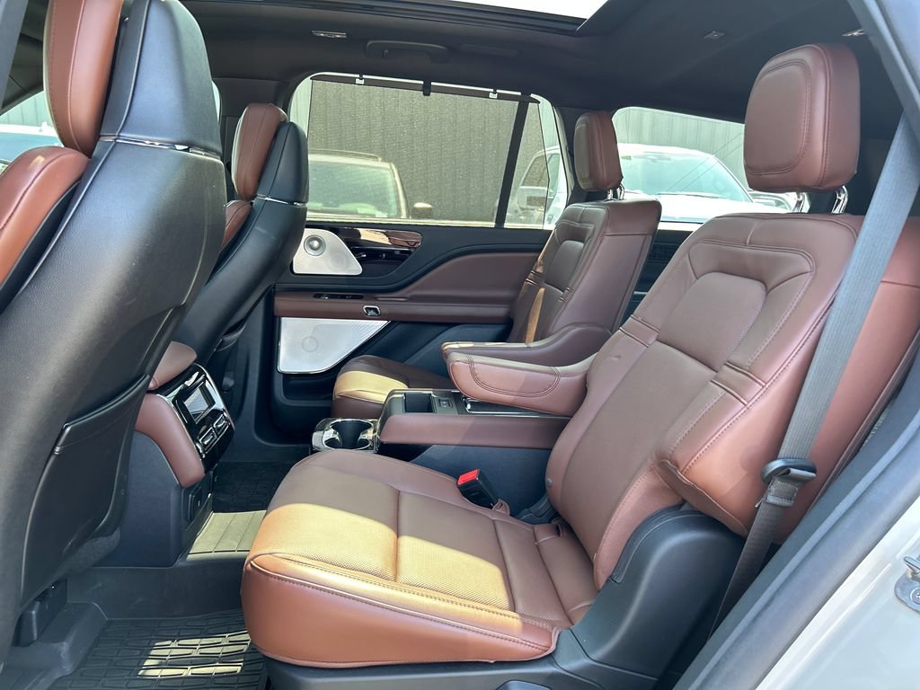 Used 2025 Lincoln Aviator Reserve w/ Equipment Group 201A AWD/4WD image 11