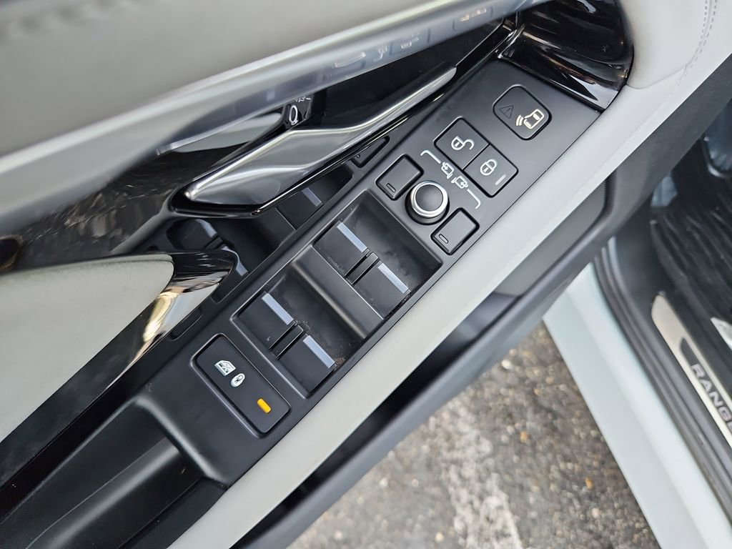 Used 2020 Land Rover Range Rover Evoque First Edition image 27
