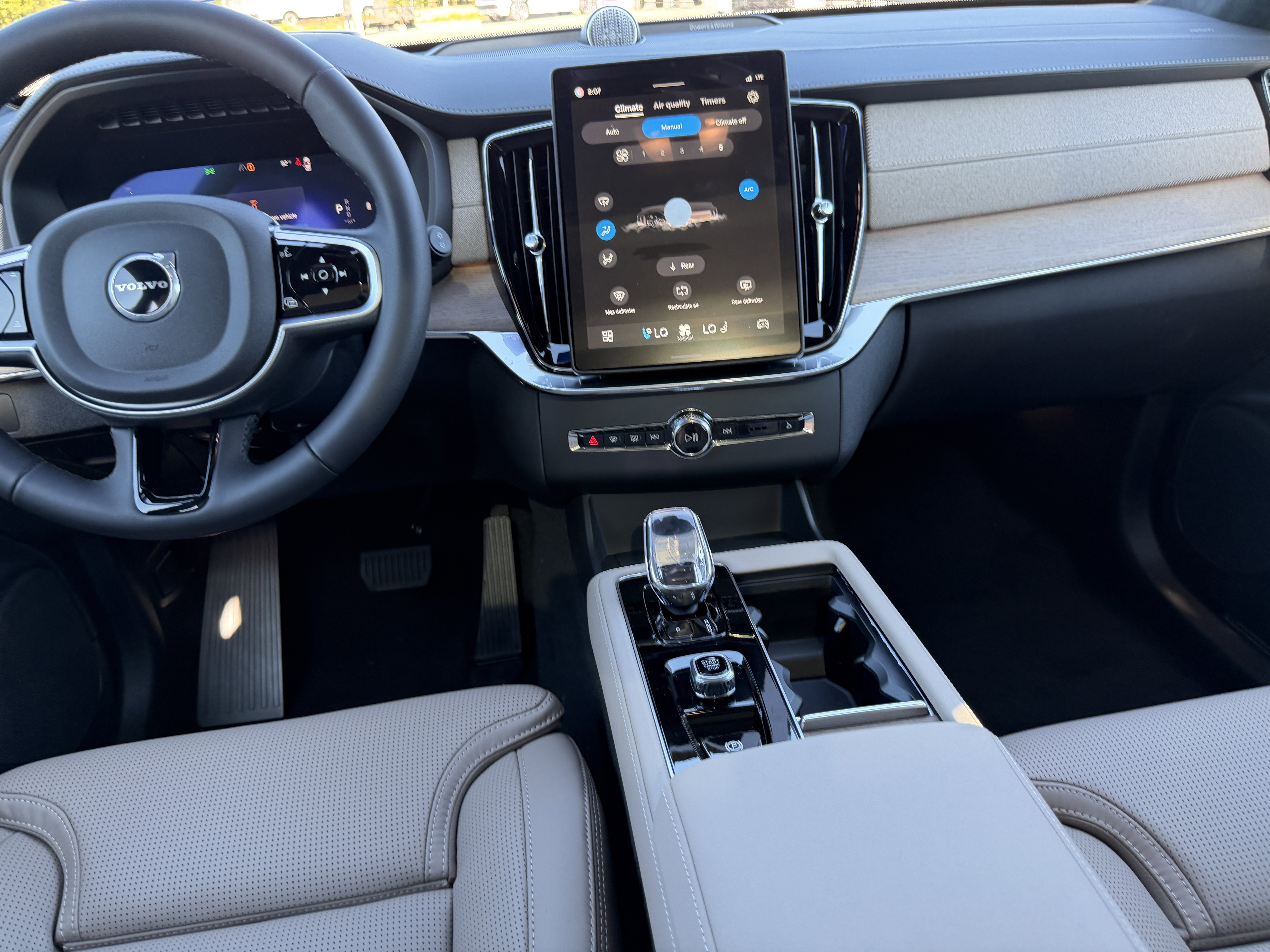 New 2026 Volvo XC90 B6 Ultra w/ Lounge Package image 14