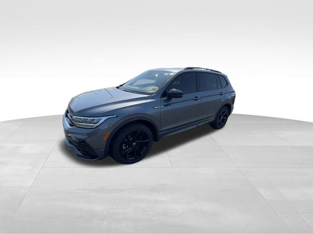 Used 2023 Volkswagen Tiguan SE R-Line image 4
