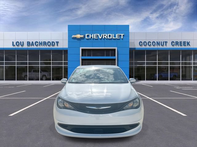 Used 2023 Chrysler Voyager LX FWD image 3