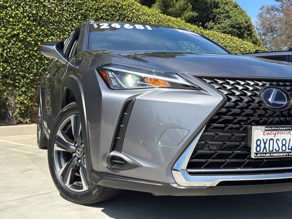 Used 2021 Lexus UX 250h w/ Accessory Package (Z1) AWD/4WD image 6