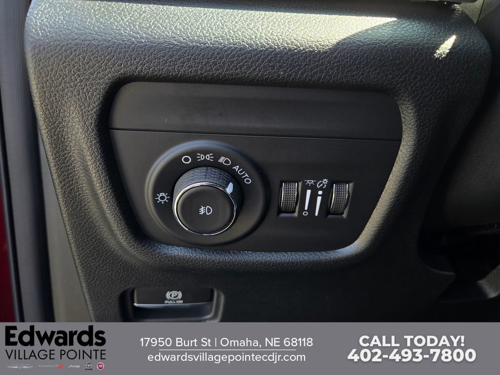 New 2026 Jeep Grand Cherokee L Limited w/ Limited Altitude Package AWD/4WD image 12