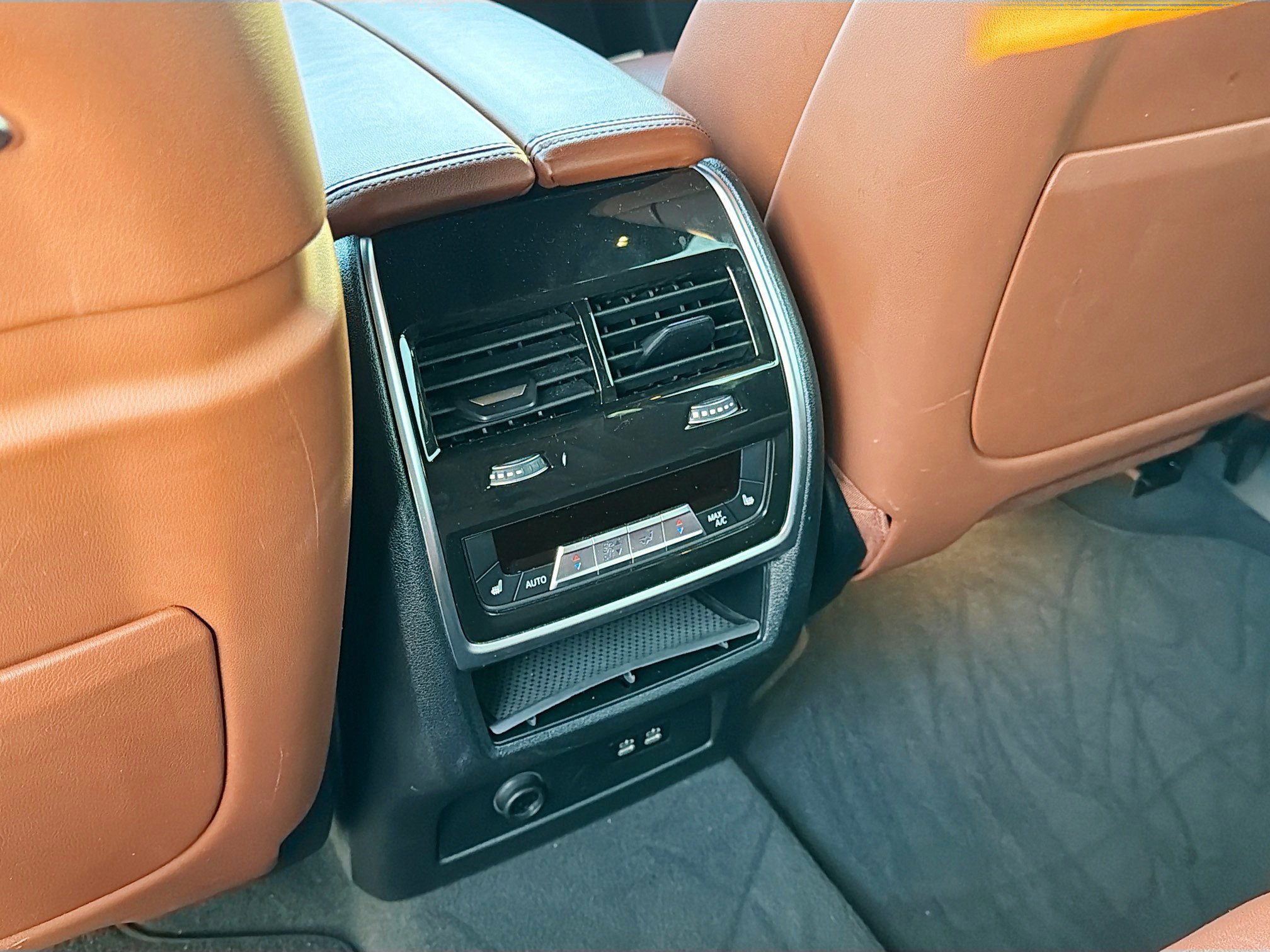 Used 2023 BMW X7 M60i w/ Climate Comfort Package image 19