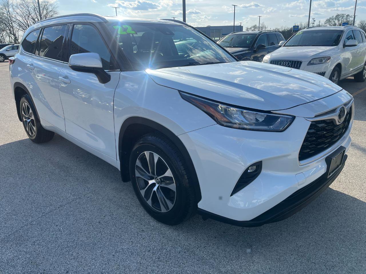 Used 2022 Toyota Highlander XLE AWD/4WD image 7