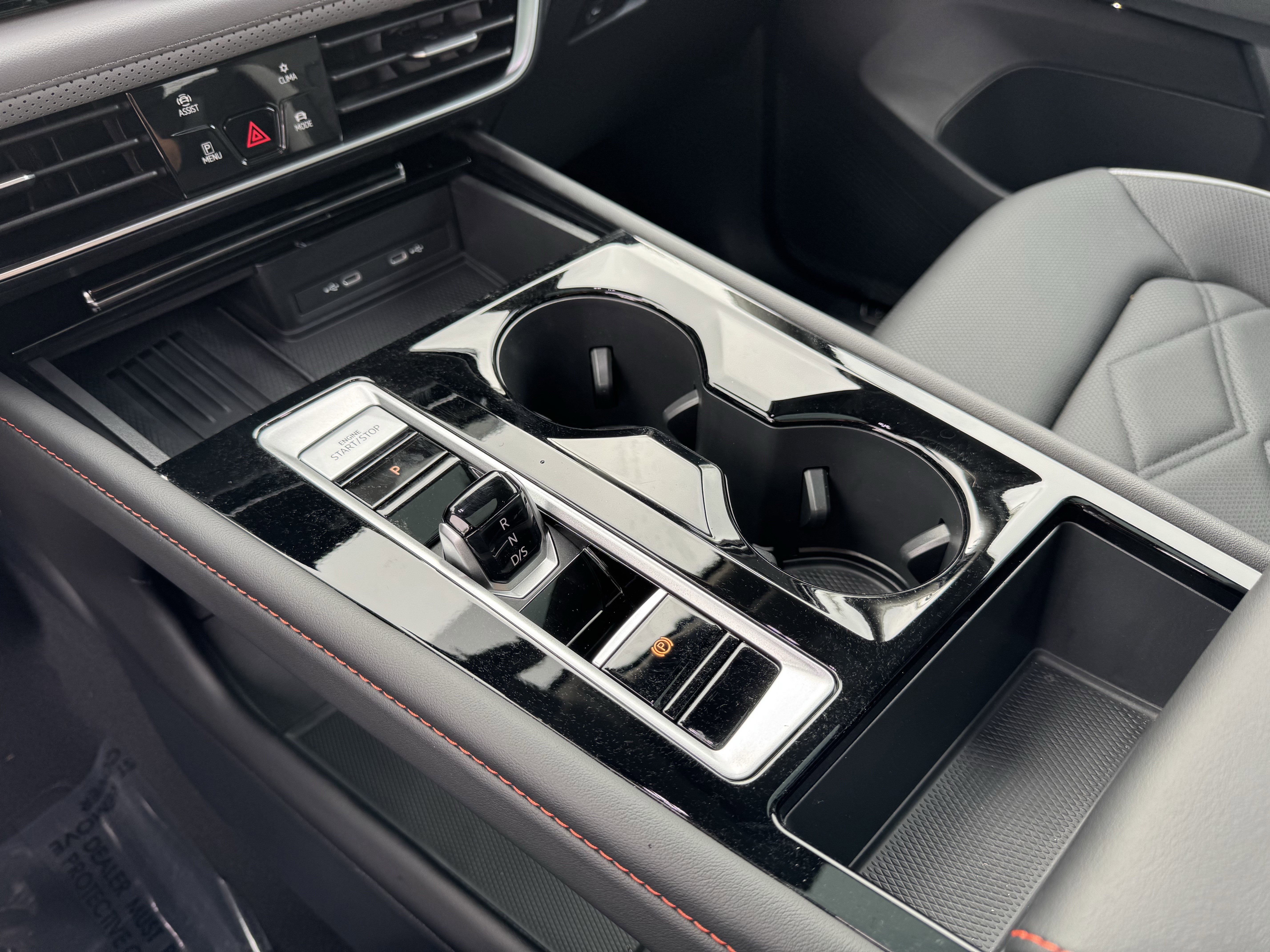 Used 2025 Volkswagen Atlas Peak Edition SE image 29